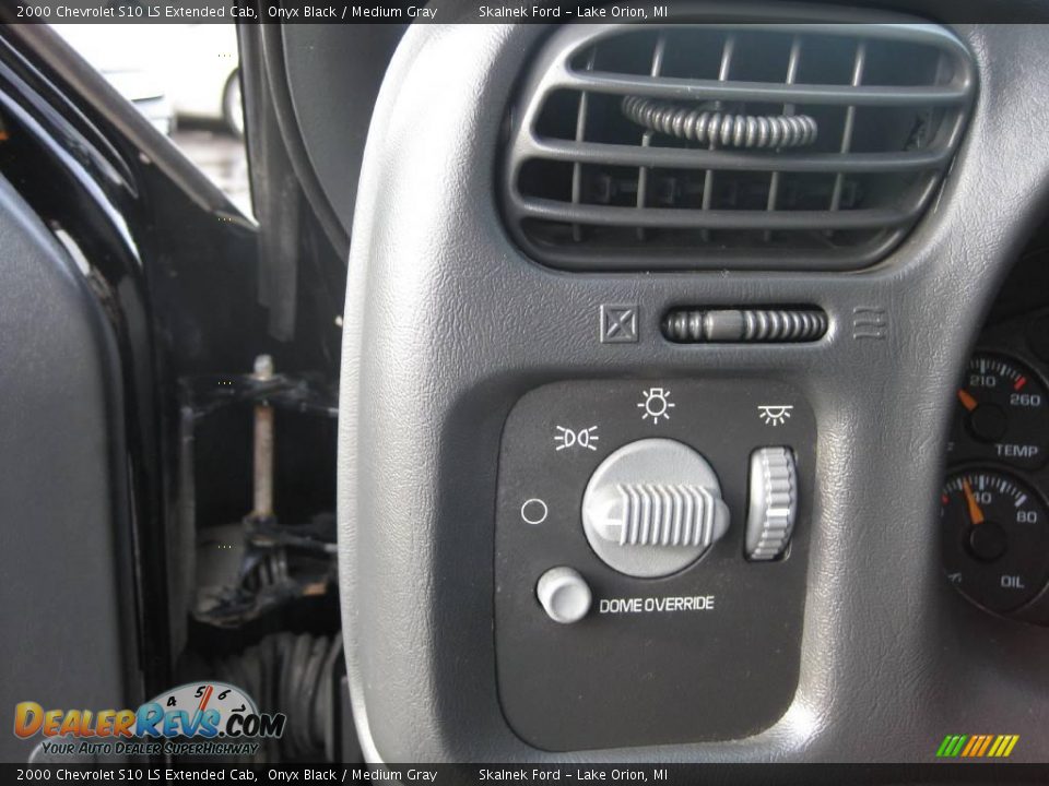 2000 Chevrolet S10 LS Extended Cab Onyx Black / Medium Gray Photo #23