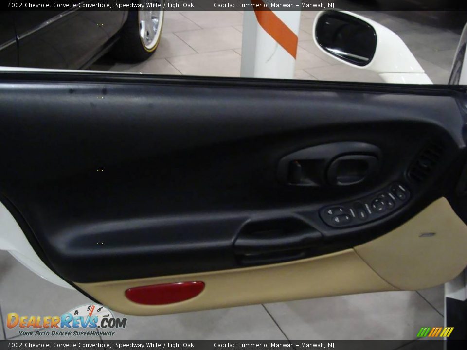 2002 Chevrolet Corvette Convertible Speedway White / Light Oak Photo #10