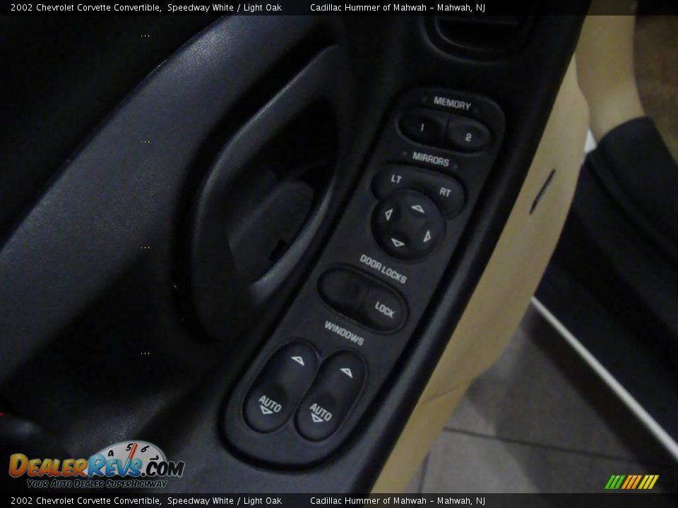 2002 Chevrolet Corvette Convertible Speedway White / Light Oak Photo #11