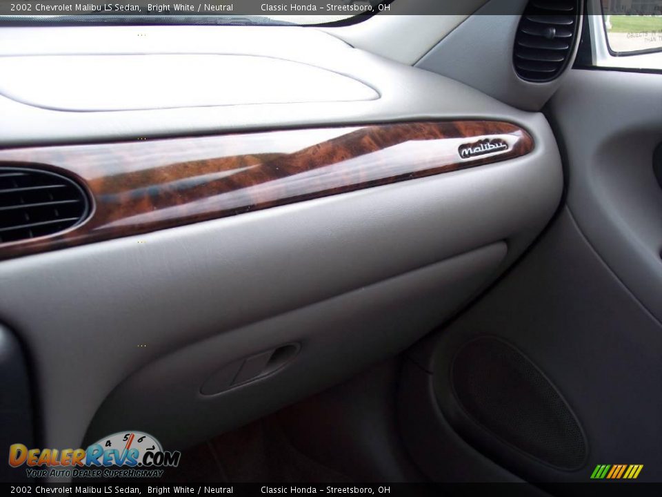 2002 Chevrolet Malibu LS Sedan Bright White / Neutral Photo #20