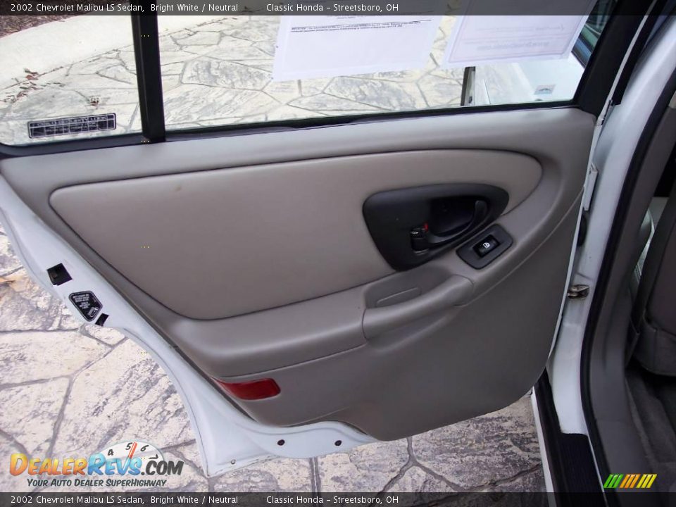 2002 Chevrolet Malibu LS Sedan Bright White / Neutral Photo #21