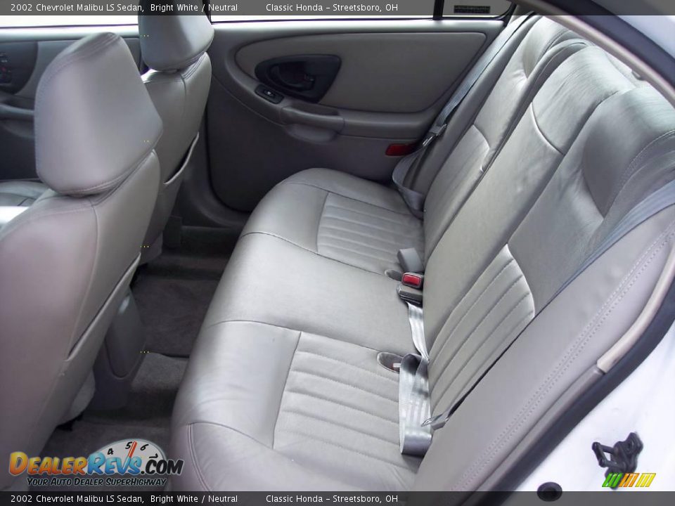 2002 Chevrolet Malibu LS Sedan Bright White / Neutral Photo #22
