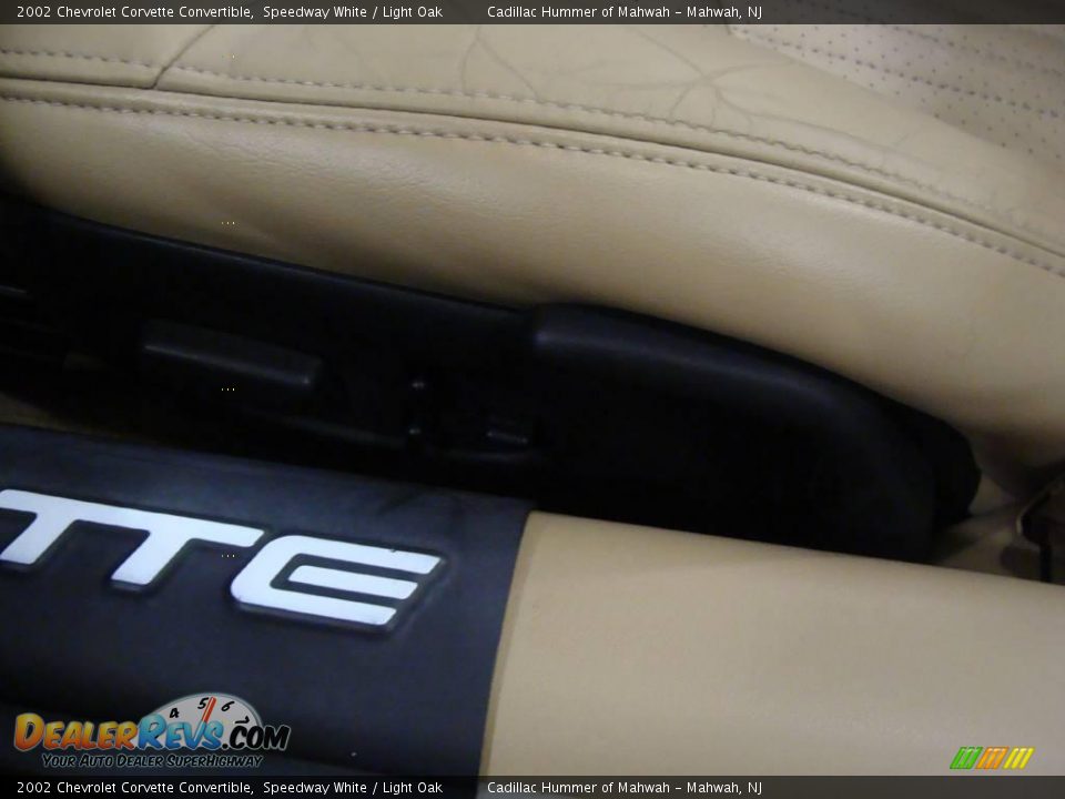 2002 Chevrolet Corvette Convertible Speedway White / Light Oak Photo #16