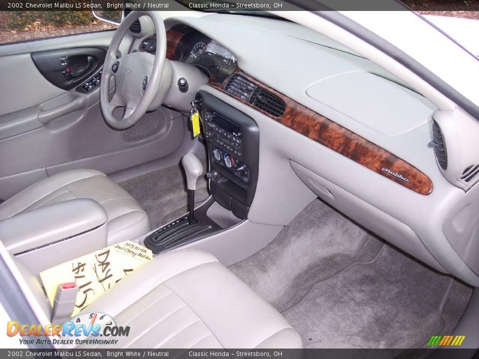 2002 Chevrolet Malibu LS Sedan Bright White / Neutral Photo #25