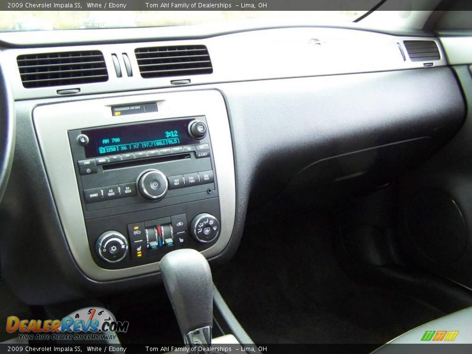2009 Chevrolet Impala SS White / Ebony Photo #17