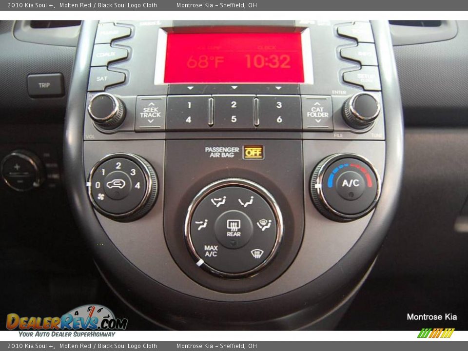 2010 Kia Soul + Molten Red / Black Soul Logo Cloth Photo #26