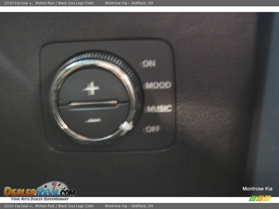 2010 Kia Soul + Molten Red / Black Soul Logo Cloth Photo #33