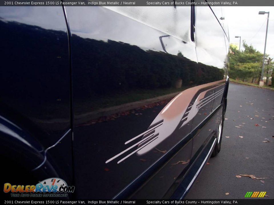 2001 Chevrolet Express 1500 LS Passenger Van Indigo Blue Metallic / Neutral Photo #19