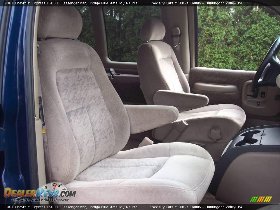 2001 Chevrolet Express 1500 LS Passenger Van Indigo Blue Metallic / Neutral Photo #26