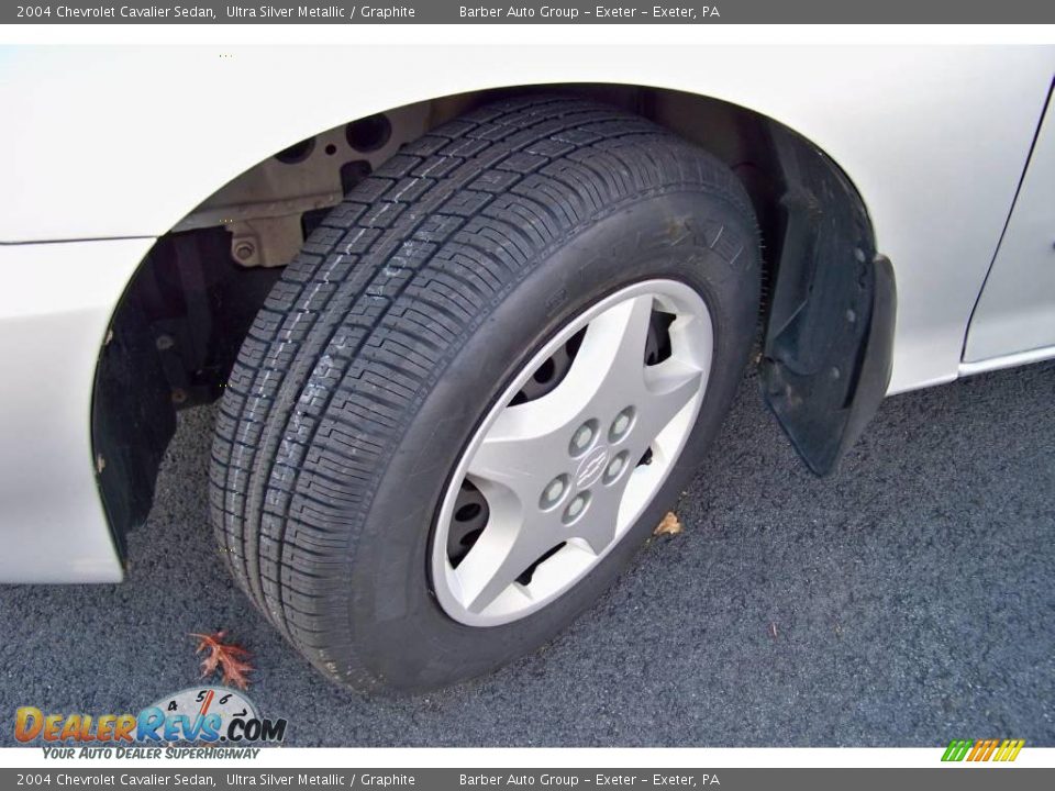 2004 Chevrolet Cavalier Sedan Ultra Silver Metallic / Graphite Photo #10