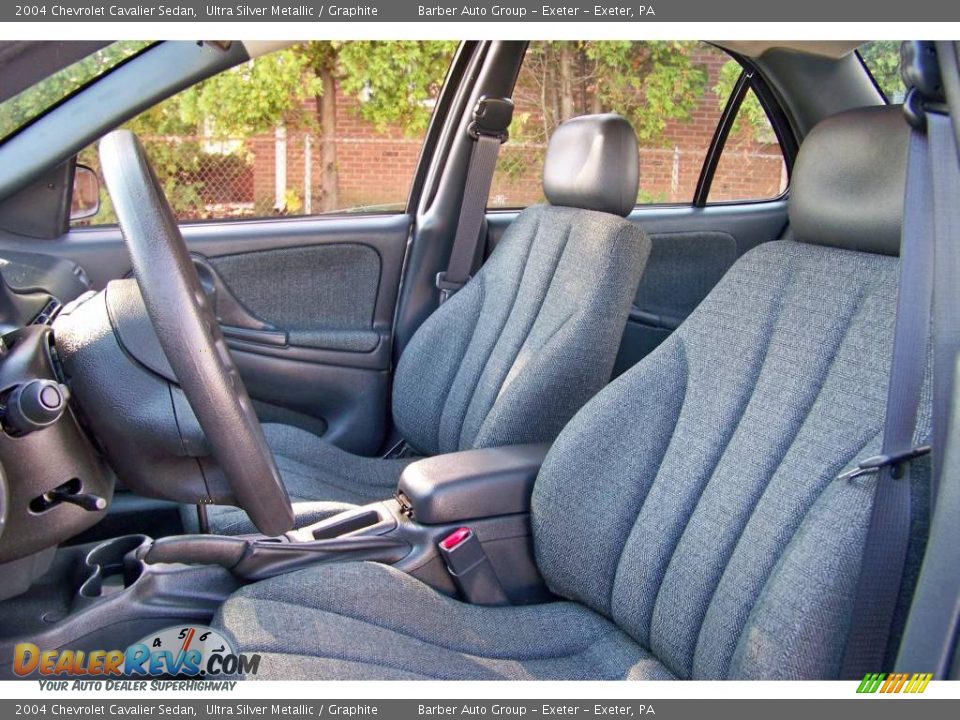 2004 Chevrolet Cavalier Sedan Ultra Silver Metallic / Graphite Photo #12