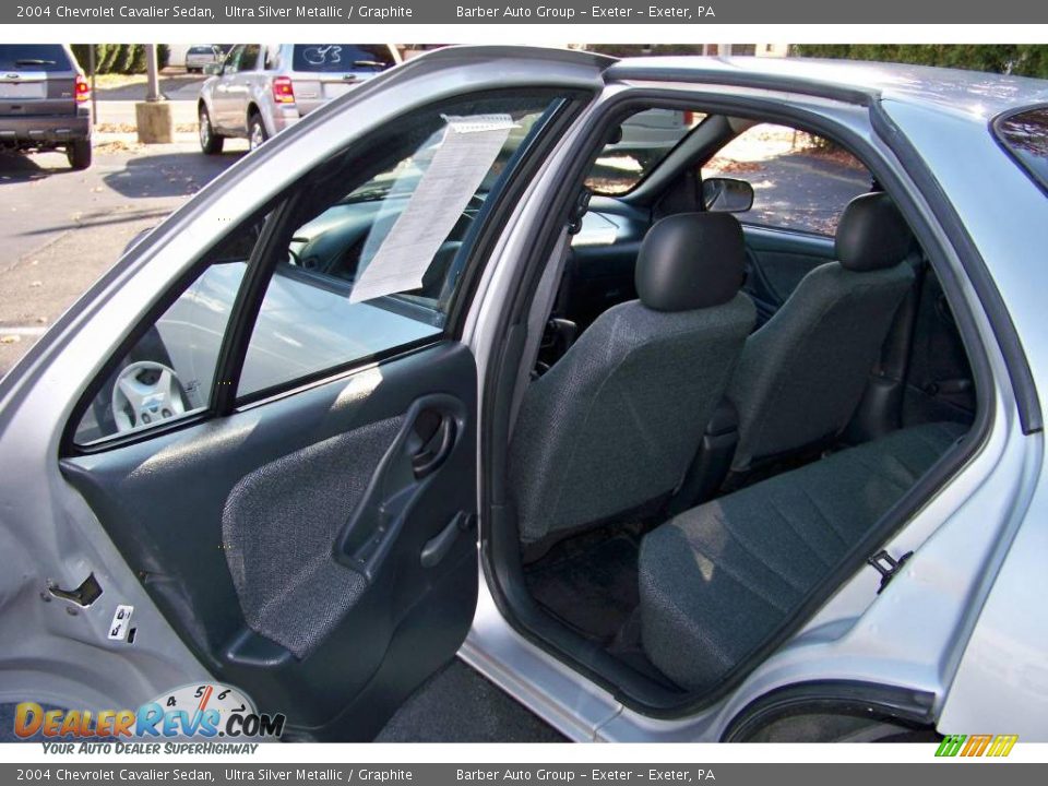 2004 Chevrolet Cavalier Sedan Ultra Silver Metallic / Graphite Photo #14