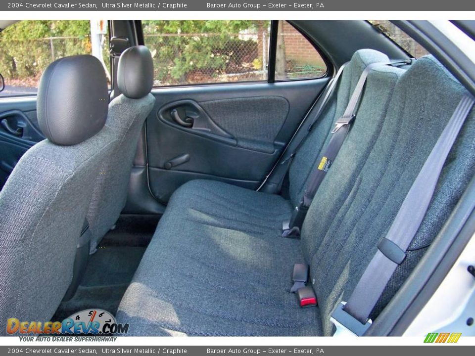 2004 Chevrolet Cavalier Sedan Ultra Silver Metallic / Graphite Photo #15