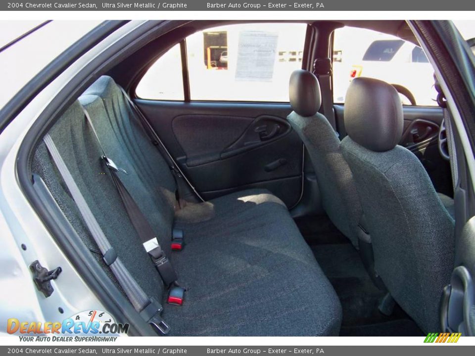 2004 Chevrolet Cavalier Sedan Ultra Silver Metallic / Graphite Photo #17