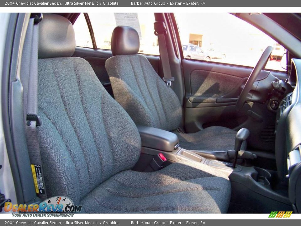 2004 Chevrolet Cavalier Sedan Ultra Silver Metallic / Graphite Photo #19