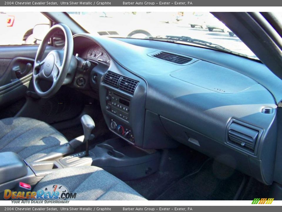 2004 Chevrolet Cavalier Sedan Ultra Silver Metallic / Graphite Photo #20