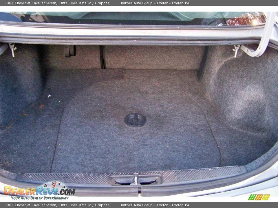 2004 Chevrolet Cavalier Sedan Ultra Silver Metallic / Graphite Photo #22