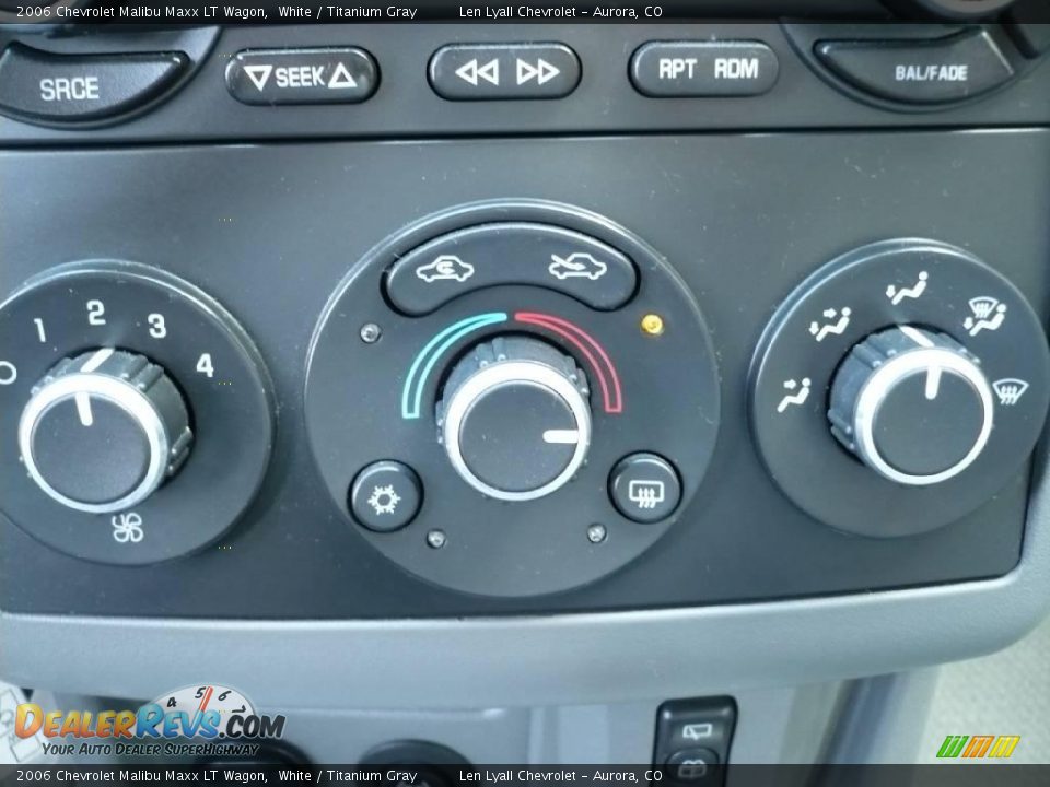 2006 Chevrolet Malibu Maxx LT Wagon White / Titanium Gray Photo #25