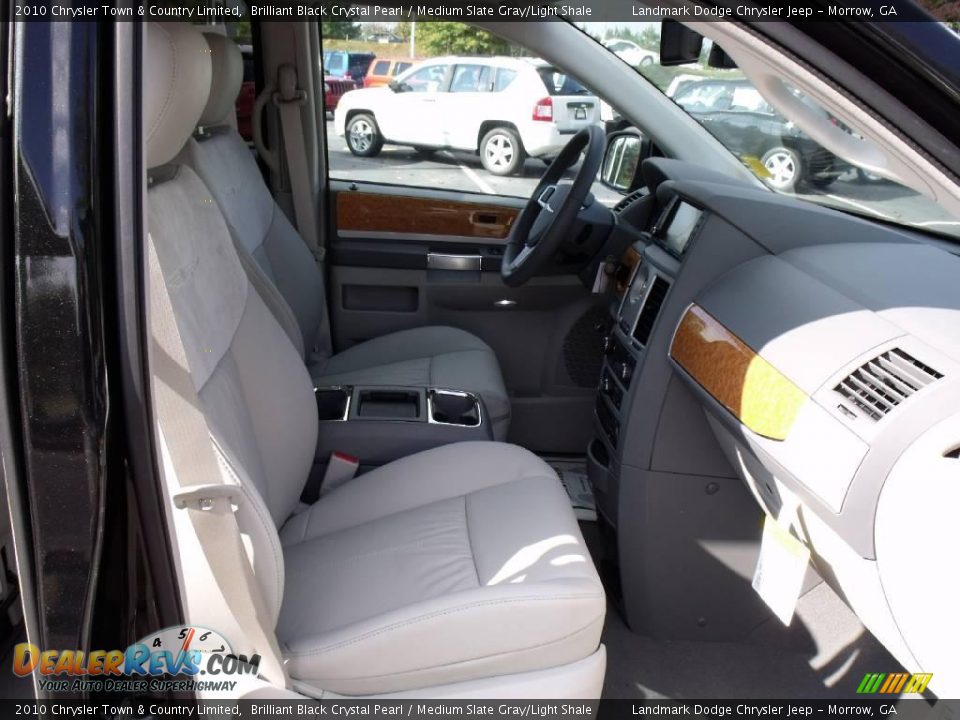 2010 Chrysler Town & Country Limited Brilliant Black Crystal Pearl / Medium Slate Gray/Light Shale Photo #11