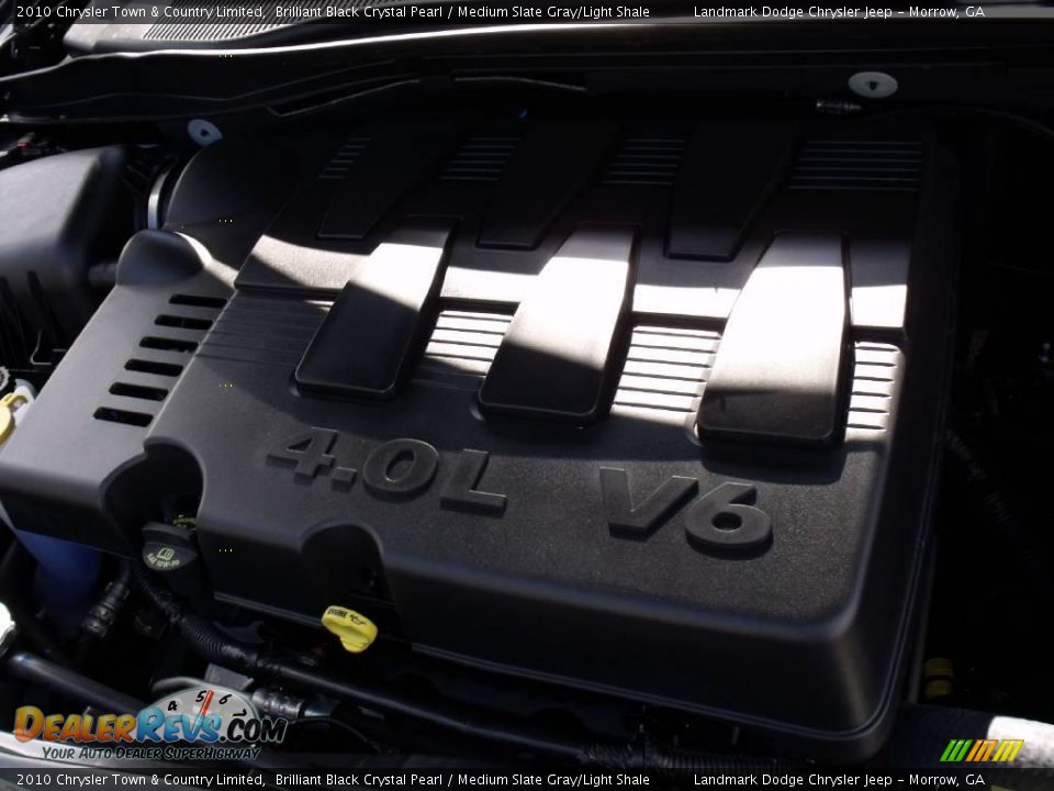 2010 Chrysler Town & Country Limited Brilliant Black Crystal Pearl / Medium Slate Gray/Light Shale Photo #14