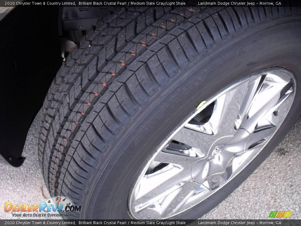 2010 Chrysler Town & Country Limited Brilliant Black Crystal Pearl / Medium Slate Gray/Light Shale Photo #15