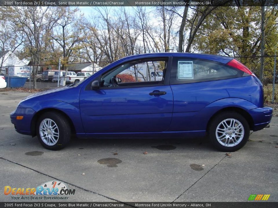 2005 Ford Focus ZX3 S Coupe Sonic Blue Metallic / Charcoal/Charcoal Photo #2