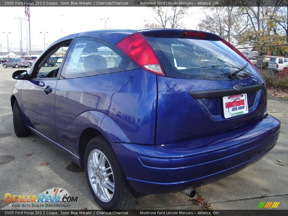 2005 Ford Focus ZX3 S Coupe Sonic Blue Metallic / Charcoal/Charcoal Photo #3