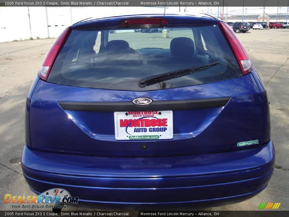 2005 Ford Focus ZX3 S Coupe Sonic Blue Metallic / Charcoal/Charcoal Photo #4