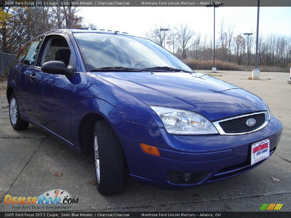 2005 Ford Focus ZX3 S Coupe Sonic Blue Metallic / Charcoal/Charcoal Photo #7