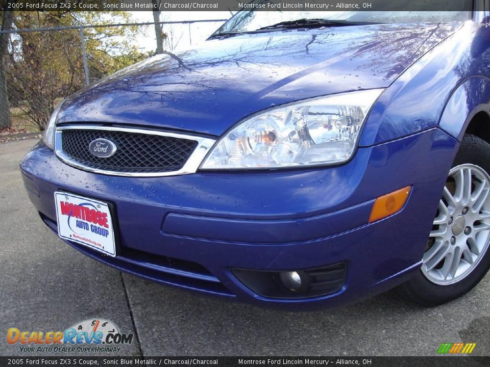 2005 Ford Focus ZX3 S Coupe Sonic Blue Metallic / Charcoal/Charcoal Photo #9