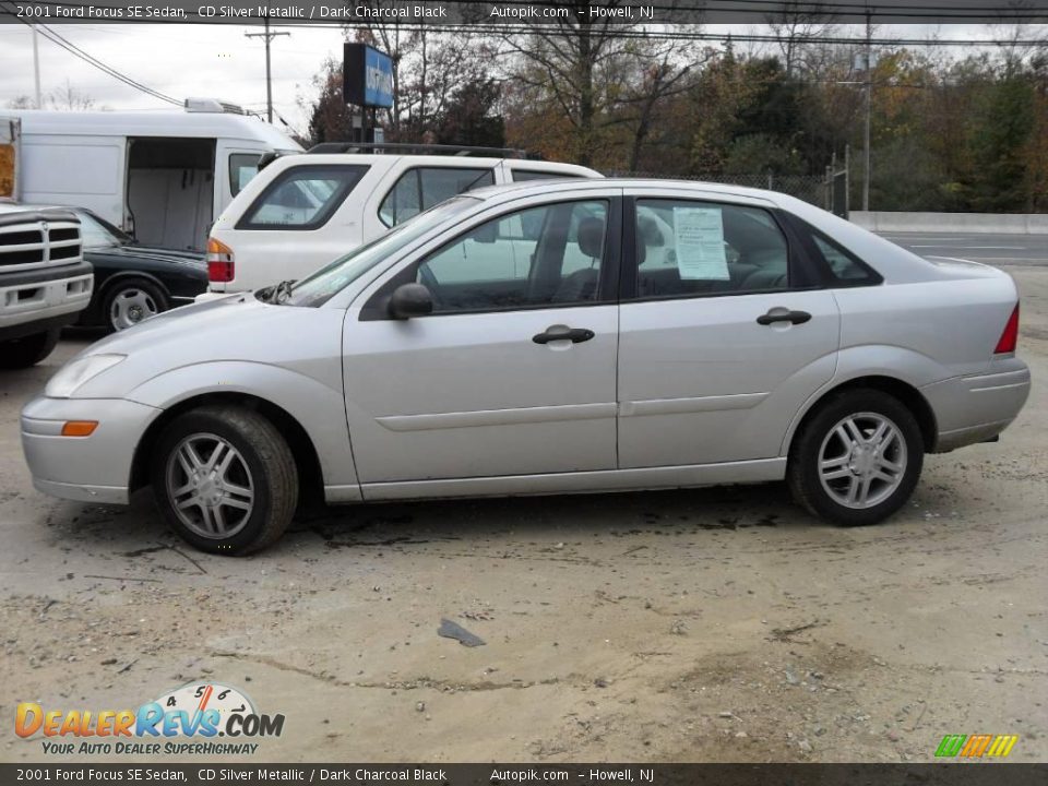 2001 Ford Focus SE Sedan CD Silver Metallic / Dark Charcoal Black Photo #3