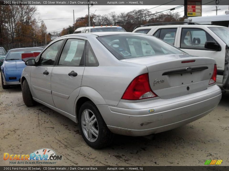 2001 Ford Focus SE Sedan CD Silver Metallic / Dark Charcoal Black Photo #4