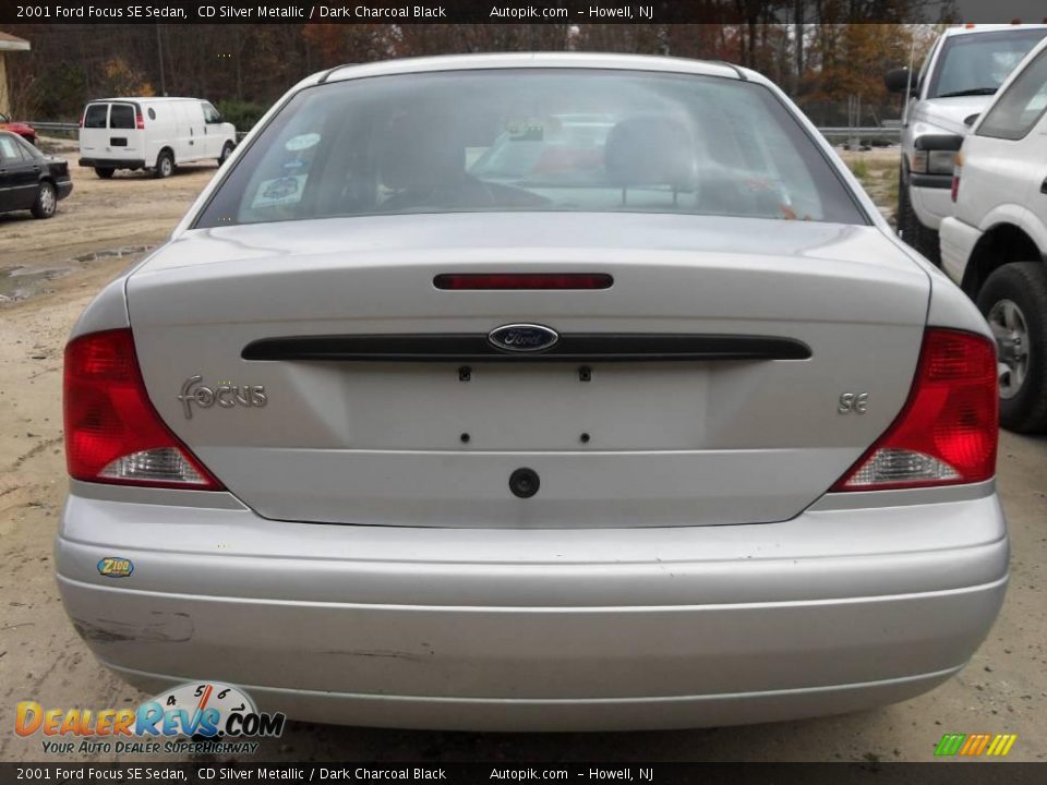 2001 Ford Focus SE Sedan CD Silver Metallic / Dark Charcoal Black Photo #5