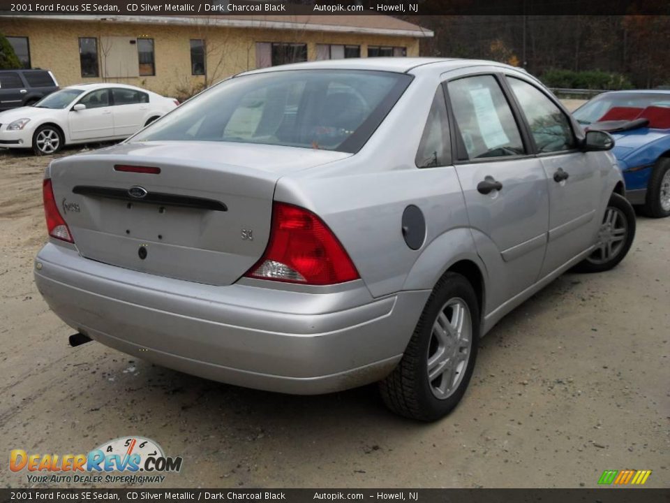 2001 Ford Focus SE Sedan CD Silver Metallic / Dark Charcoal Black Photo #6