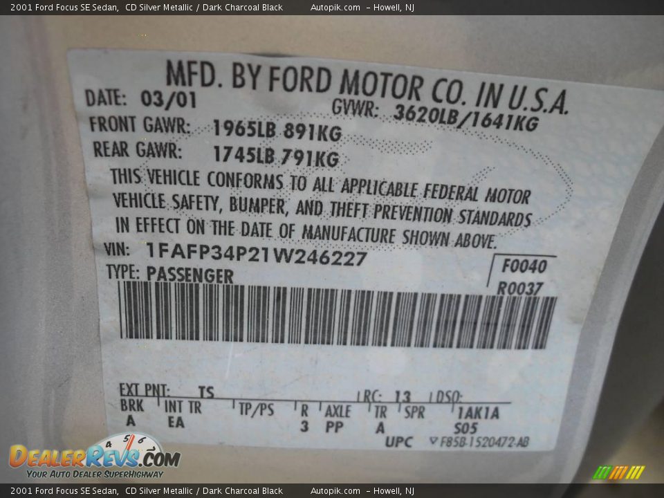 2001 Ford Focus SE Sedan CD Silver Metallic / Dark Charcoal Black Photo #7