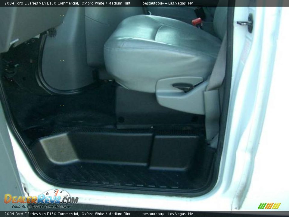 2004 Ford E Series Van E150 Commercial Oxford White / Medium Flint Photo #21