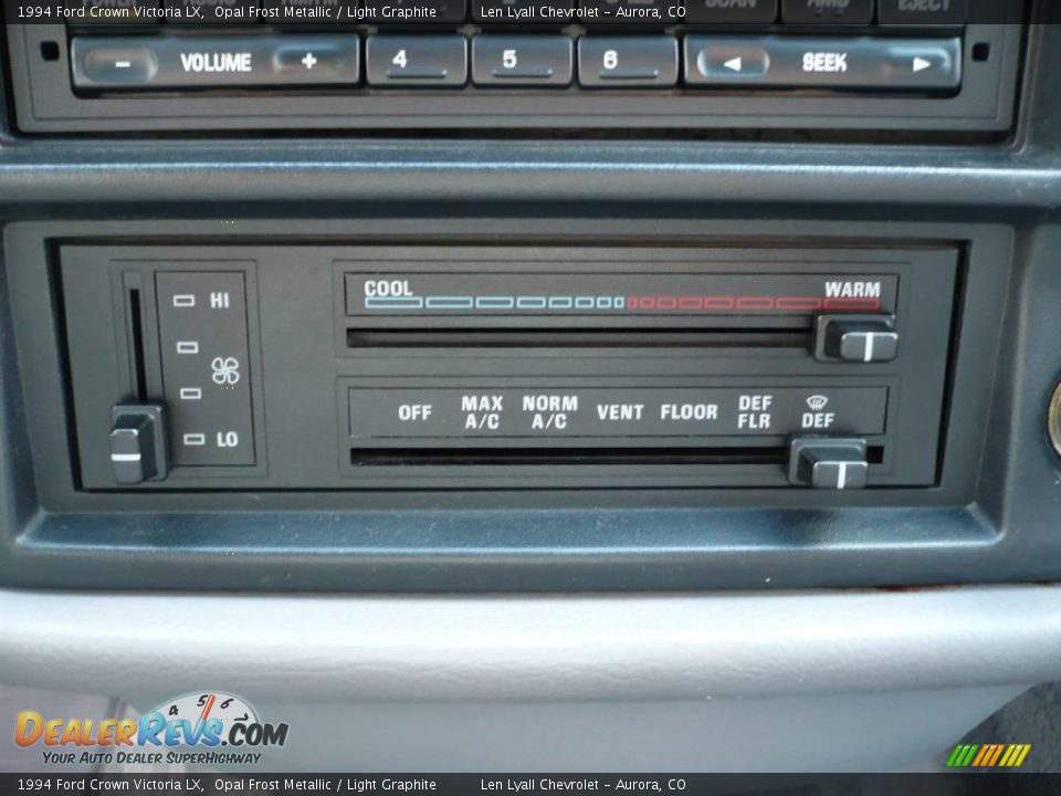 1994 Ford Crown Victoria LX Opal Frost Metallic / Light Graphite Photo #26