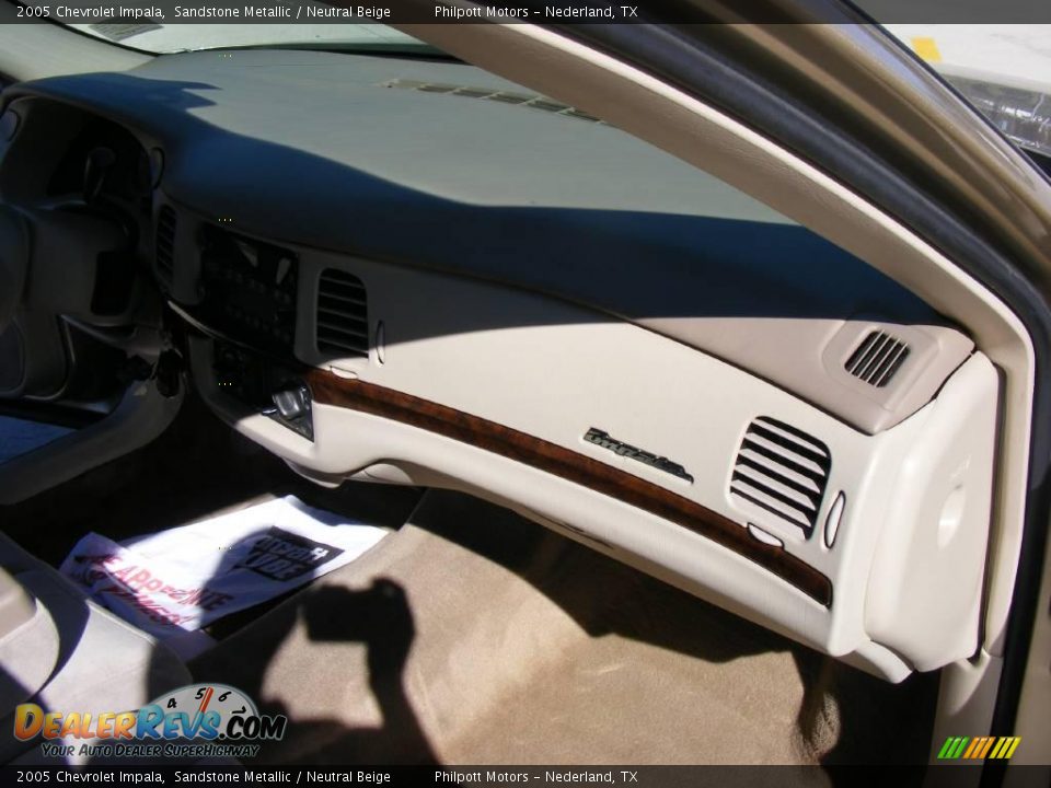 2005 Chevrolet Impala Sandstone Metallic / Neutral Beige Photo #25