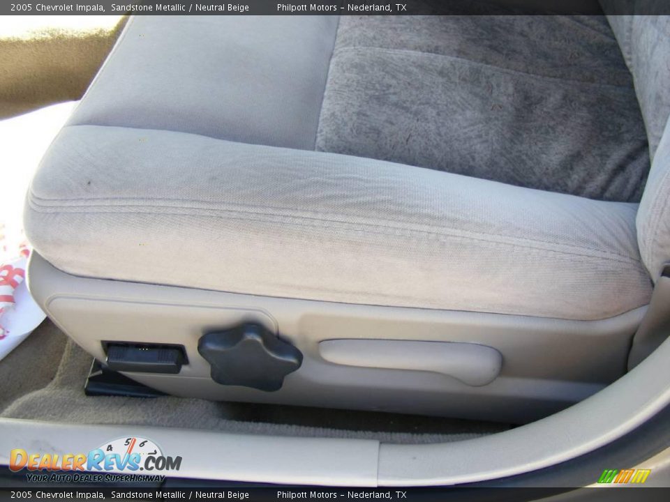 2005 Chevrolet Impala Sandstone Metallic / Neutral Beige Photo #36