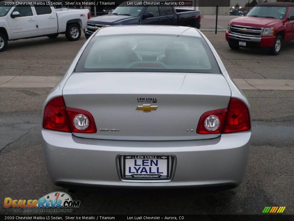 2009 Chevrolet Malibu LS Sedan Silver Ice Metallic / Titanium Photo #5