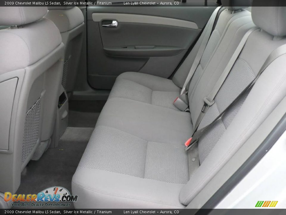 2009 Chevrolet Malibu LS Sedan Silver Ice Metallic / Titanium Photo #10