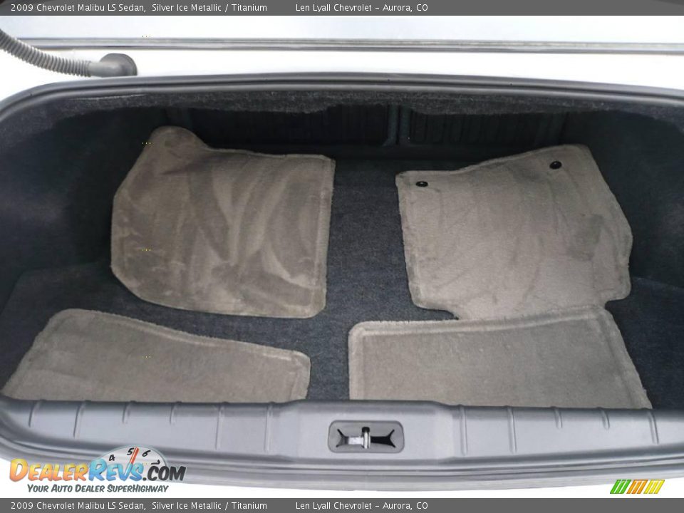 2009 Chevrolet Malibu LS Sedan Silver Ice Metallic / Titanium Photo #11