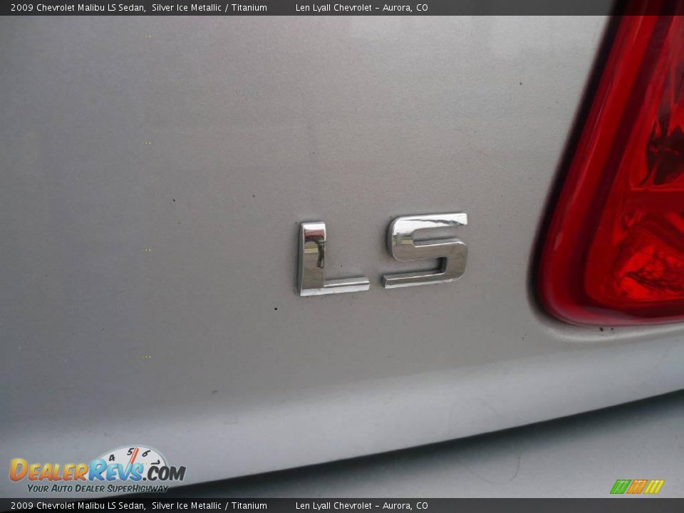 2009 Chevrolet Malibu LS Sedan Silver Ice Metallic / Titanium Photo #13