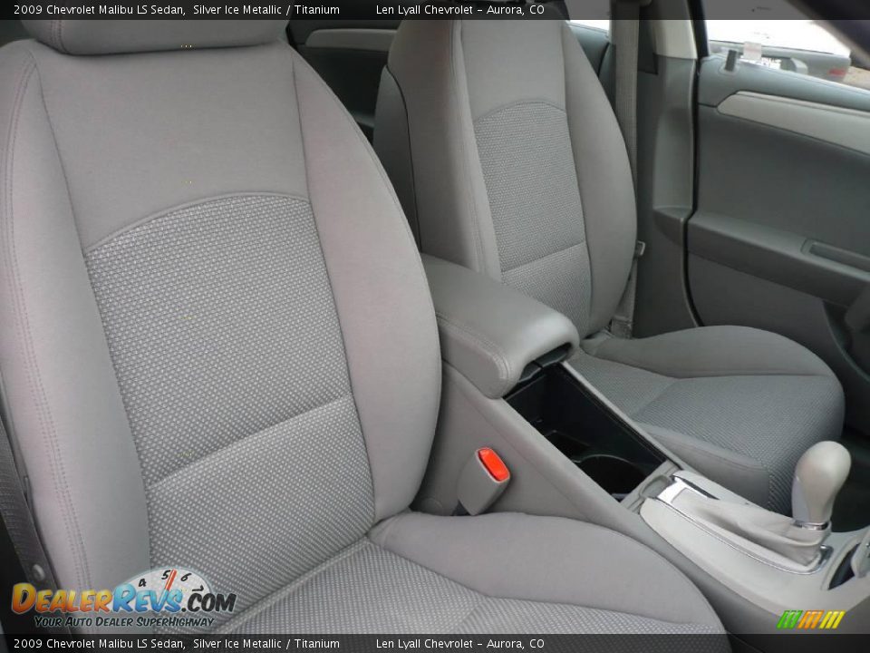 2009 Chevrolet Malibu LS Sedan Silver Ice Metallic / Titanium Photo #14