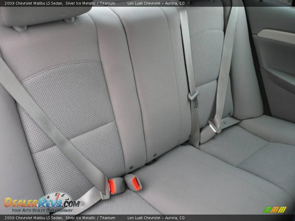 2009 Chevrolet Malibu LS Sedan Silver Ice Metallic / Titanium Photo #15