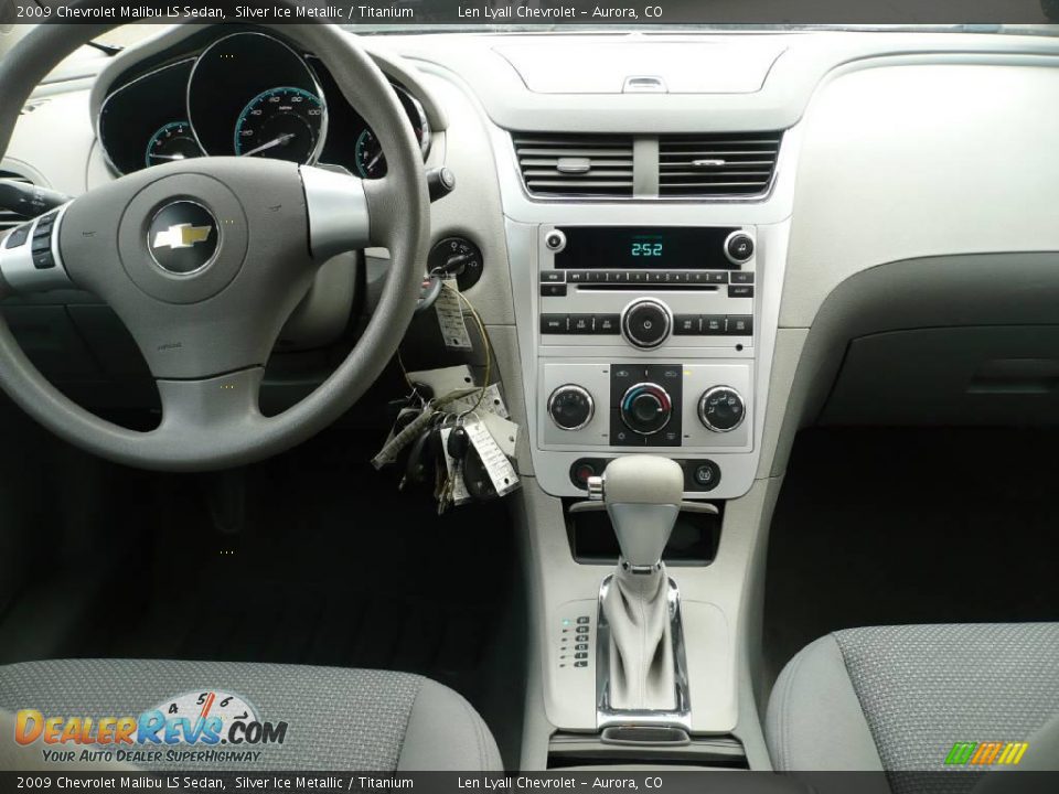 2009 Chevrolet Malibu LS Sedan Silver Ice Metallic / Titanium Photo #16