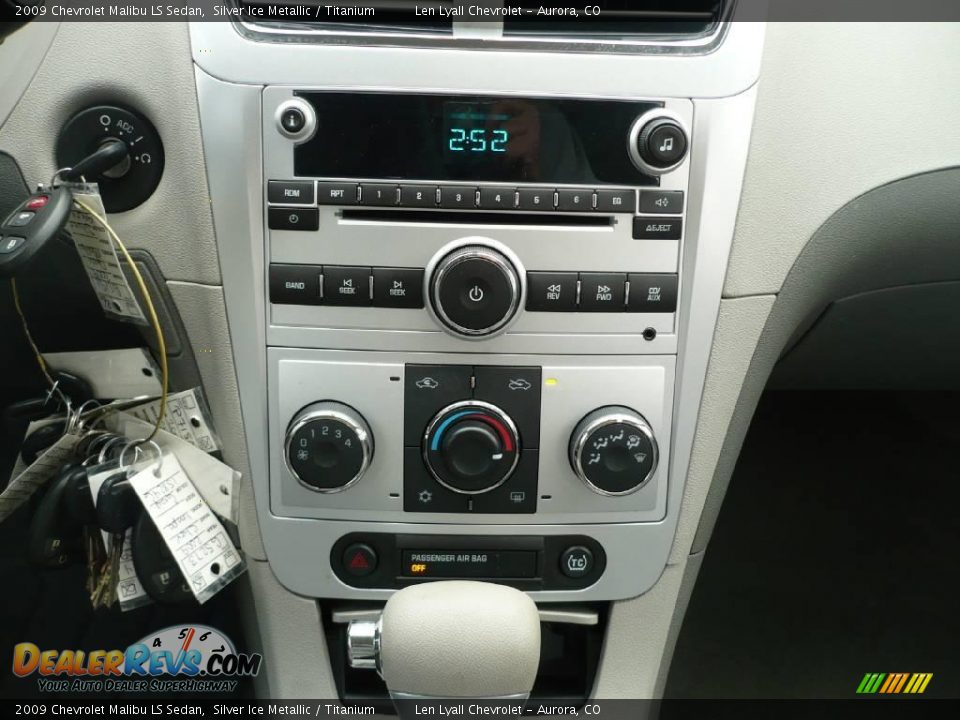 2009 Chevrolet Malibu LS Sedan Silver Ice Metallic / Titanium Photo #18