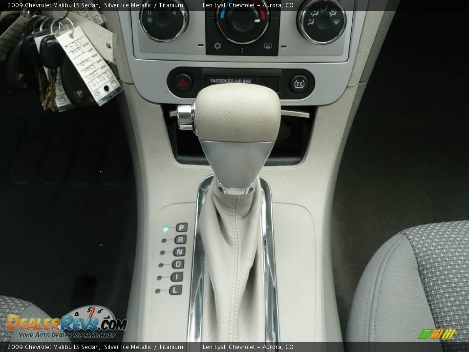 2009 Chevrolet Malibu LS Sedan Silver Ice Metallic / Titanium Photo #19
