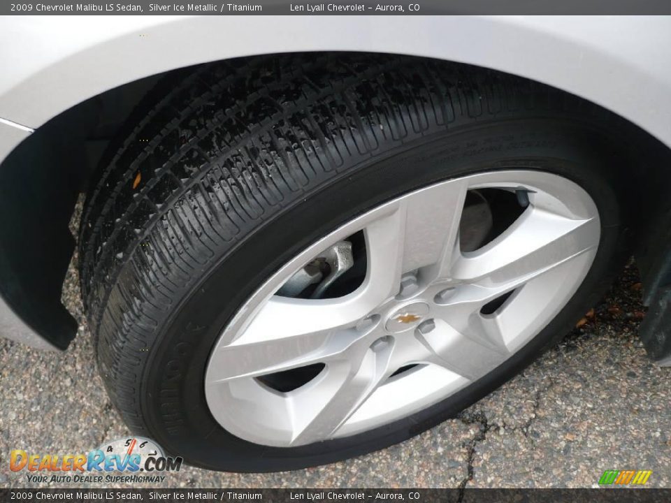2009 Chevrolet Malibu LS Sedan Silver Ice Metallic / Titanium Photo #21