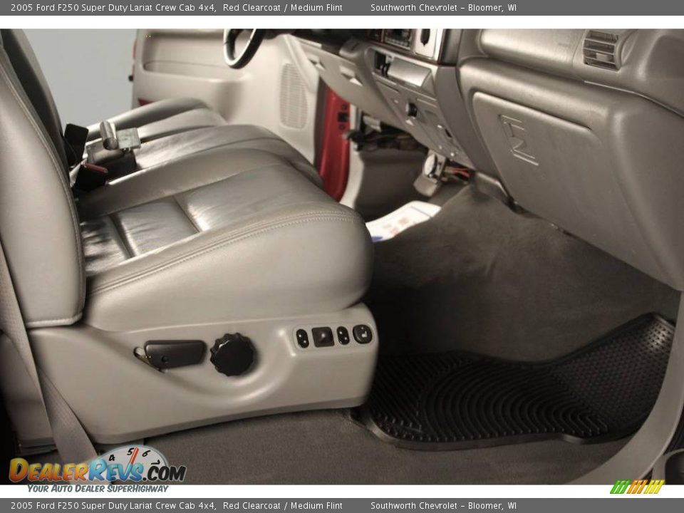 2005 Ford F250 Super Duty Lariat Crew Cab 4x4 Red Clearcoat / Medium Flint Photo #4